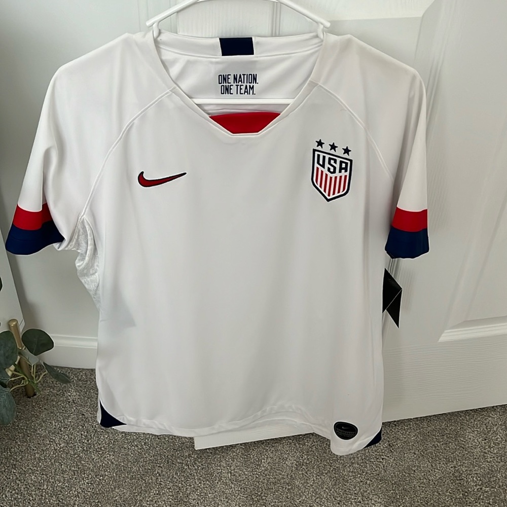 USA women’s soccer jersey NWT